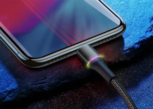 Svart kabel med Lightning-kontakt, RGB-effekt