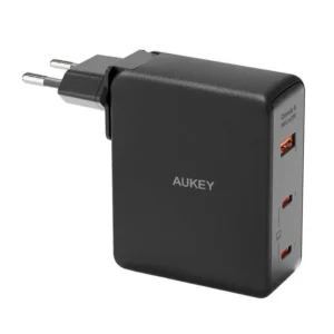 Svart GaN-laddare med två USB-C-uttag och ett USB-A, AUKEY-logotyp