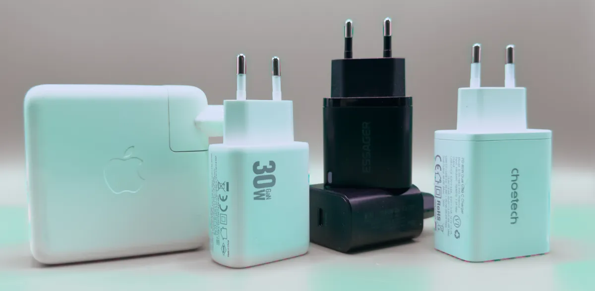 Olika USB-C laddare på rad