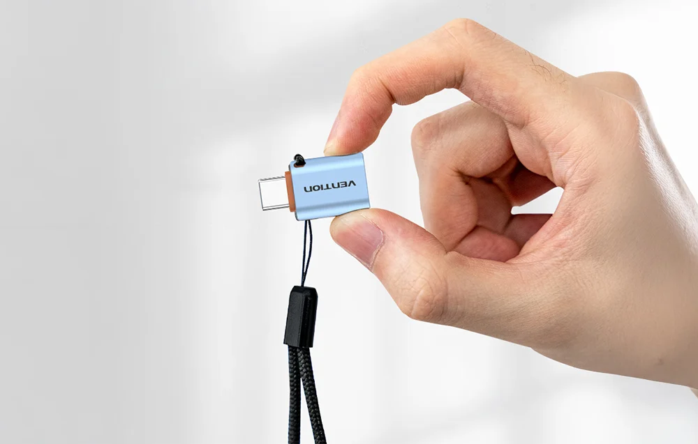 Ljusblå USB-A 3.1 till USB-C-adapter med rem
