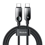 Svart flätad USB-C-kabel med display på USB-C-kontakt
