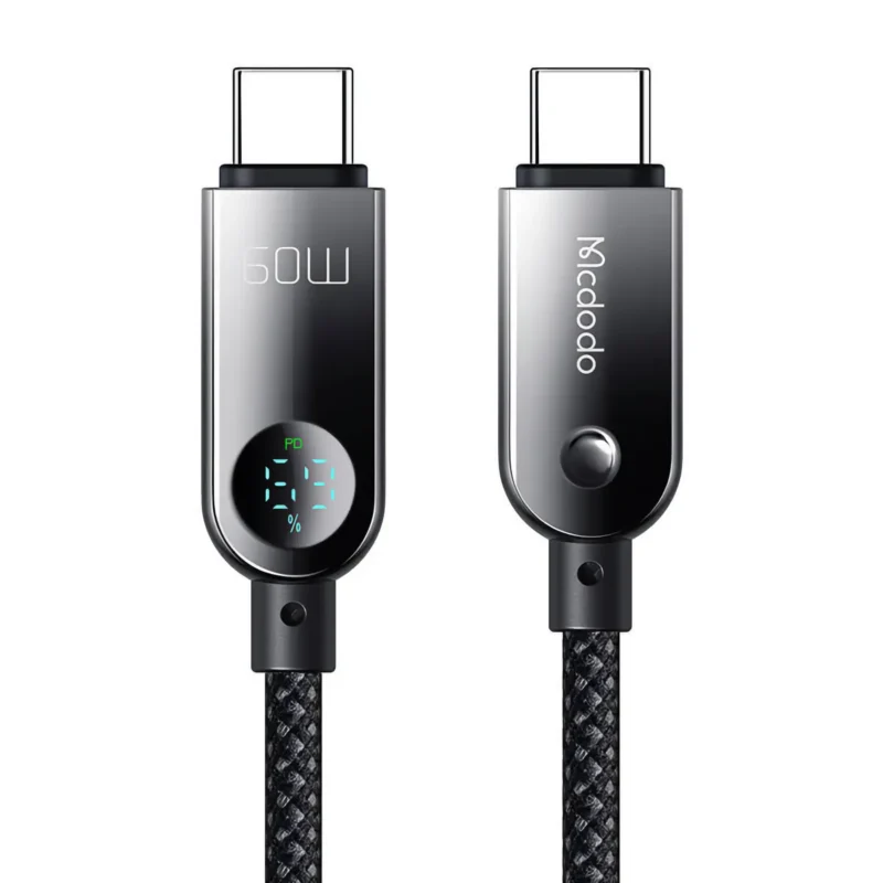 Svart flätad USB-C-kabel med display på USB-C-kontakt
