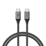 Svartvit flätad USB-C till C-kabel med aluminiumkontakter