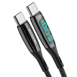 Svart flätad USB-C-kabel med display som visar laddningseffekt 100W